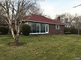 57 Boulevard, Hasbrouck Heights, Nj 07604 3 Beds 2 Baths 1,400  in Hasbrouck Heights, NJ (Photo 6 of 11)