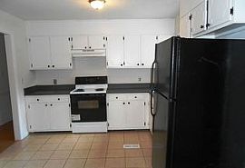  128 Saturn Ln, Greer, Sc 29651 3 Beds 2 Baths 1,672 Sqft in Greer, SC (Photo 2 of 4)