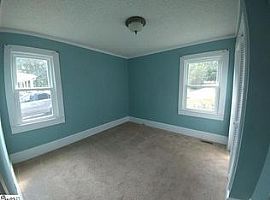 107 S Beverly Ln, Greer, Sc 29650 3 Beds 1 Bath 864 Sqft in Greer, SC (Photo 6 of 8)