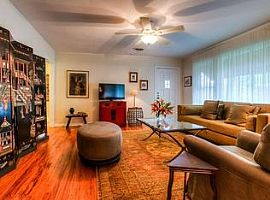 5303 Aurora Dr # A, Austin, Tx 78756 3 Beds 2 Baths 1,300 Sqft in Austin, TX (Photo 10 of 11)