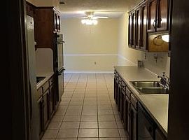 18674 Jefferson Hwy, Baton Rouge, La 70817 2 Beds 2 Baths 1,350 in Baton Rouge, LA (Photo 2 of 10)