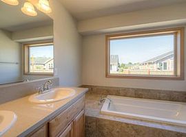 684 10th St, Gearhart, Or 97138 4 Beds 2 Baths 1,900 Sqft in Gearhart, OR (Photo 2 of 6)