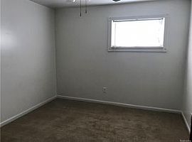 5027 Lincoln Blvd, Dearborn Heights, Mi 48125 3 Beds 1 Bath 1,0 in Dearborn Heights, MI (Photo 9 of 10)