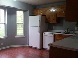  190 Oak Tree Dr, Oak Grove, Ky 42262 3 Beds 2.5 Baths 2,287 Sq in Oak Grove, KY (Photo 3 of 4)