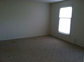 206 2nd St, Colonial Beach, Va 22443 3 Beds 1.5 Baths 1,248 Sqf in Colonial Beach, VA (Photo 5 of 8)