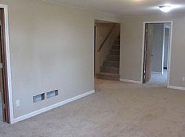 5bedroom 2bath in Boulder, CO (Photo 2 of 9)