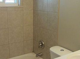 5bedroom 2bath in Boulder, CO (Photo 4 of 9)