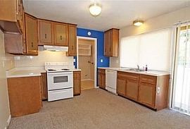 3810 W Creighton Ter, Peoria, Il in Peoria, IL (Photo 2 of 8)