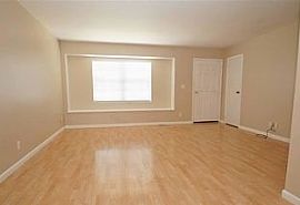 3810 W Creighton Ter, Peoria, Il in Peoria, IL (Photo 4 of 8)