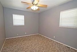 3810 W Creighton Ter, Peoria, Il in Peoria, IL (Photo 6 of 8)