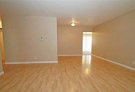 3810 W Creighton Ter, Peoria, Il in Peoria, IL (Photo 7 of 8)