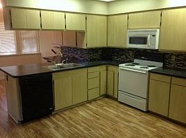 2128 Shasta St, Redding, Ca 96001 3 Beds 1 Bath 1,200 Sqft in Redding, CA (Photo 5 of 7)