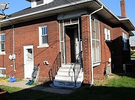 1610 Davis Ave, Whiting in Whiting, IN (Photo 3 of 12)