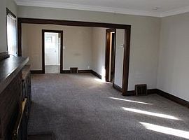 1610 Davis Ave, Whiting in Whiting, IN (Photo 5 of 12)