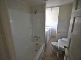 2bed-1bth/117 Concord Pl, Waynesboro, Va in Waynesboro, VA (Photo 3 of 4)