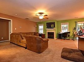  301 Sun St, Richlands, Nc 28574 3 Beds 2 Baths 1,384 Sqft in Apex, NC (Photo 3 of 4)
