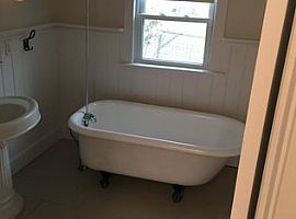 914 Nw a St, Bentonville, Ar 72712 2 Beds 1 Bath 962 Sqft in Bentonville, AR (Photo 7 of 9)