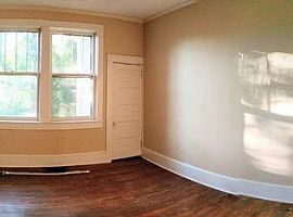 28 Woodward Ave, Asheville Rent 650 Deposit 650 Total 1300 in Asheville, NC (Photo 2 of 4)