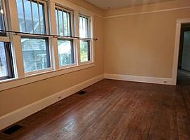 28 Woodward Ave, Asheville Rent 650 Deposit 650 Total 1300 in Asheville, NC (Photo 3 of 4)