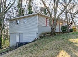 601 26th Ct Nw, Center Point, Al 35215 in Center Point, AL (Photo 3 of 12)