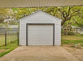 1217 W Lovers Ln, Arlington, Tx 76013 3 Beds 2 Baths 1,288 Sqft in Arlington, TX (Photo 10 of 10)