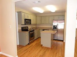 1217 W Lovers Ln, Arlington, Tx 76013 3 Beds 2 Baths 1,288 Sqft in Arlington, TX (Photo 9 of 10)