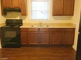 3338 Barfield Dr, Charlotte, Nc 28217 4 Beds 1 Bath in Charlotte, NC (Photo 2 of 4)