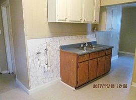 655 Live Oak St, Mobile, Al 36603 in Mobile, AL (Photo 2 of 9)