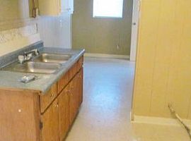 655 Live Oak St, Mobile, Al 36603 in Mobile, AL (Photo 4 of 9)