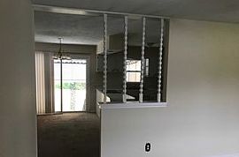  9201 Wanlou Dr, Louisville, Ky 40272 3 Beds 1.5 Baths 1,200 Sq in Louisville, KY (Photo 2 of 5)