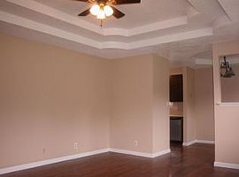  700 Shelton Cir, Clarksville, Tn 37042 3 Beds 1.5 Baths 1,112  in Clarksville, TN (Photo 2 of 5)