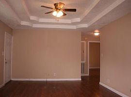  700 Shelton Cir, Clarksville, Tn 37042 3 Beds 1.5 Baths 1,112  in Clarksville, TN (Photo 4 of 5)