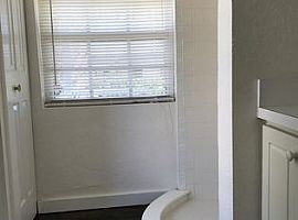 685 Old Dixie Hwy, Vero Beach, Fl 32962 in Vero Beach, FL (Photo 5 of 10)