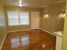  1218 N Crestway St, Wichita, Ks 67208 2 Beds 1 Bath 736 Sqft in Wichita, KS (Photo 3 of 3)