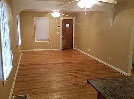  905 Eastwood Ave, Alton, Il 62002 2 Beds 1 Bath 940 Sqft in Alton, IL (Photo 2 of 6)