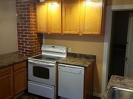  905 Eastwood Ave, Alton, Il 62002 2 Beds 1 Bath 940 Sqft in Alton, IL (Photo 5 of 6)