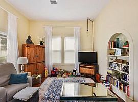  204 E Cypress St, Lafayette, La 70501 2 Beds 1 Bath 1,302 Sqft in Lafayette, LA (Photo 3 of 6)