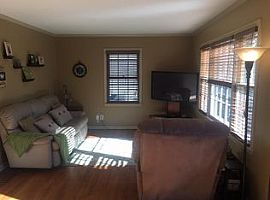  5206 W 51st St, Roeland Park, Ks 66205 3 Beds 1 Bath 1,400 Sqf in Roeland Park, KS (Photo 2 of 8)