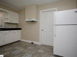  27 Twin Springs Dr, Greenville, Sc 29605 2 Beds 1 Bath 1,190 S in Greenville, SC (Photo 2 of 4)