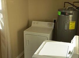  1248 Schiller Ave, Louisville, Ky 40204 2 Beds 1 Bath 850 Sqft in Louisville, KY (Photo 3 of 4)