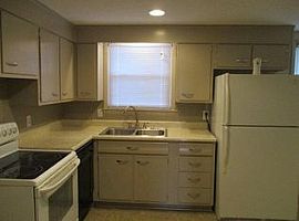  1015 Carter Rd, Owensboro, Ky 42301 3 Beds 1 Bath 1,044 Sqft in Owensboro, KY (Photo 2 of 4)