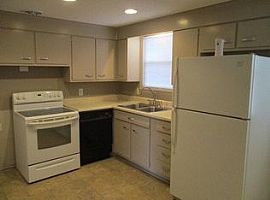  1015 Carter Rd, Owensboro, Ky 42301 3 Beds 1 Bath 1,044 Sqft in Owensboro, KY (Photo 4 of 4)