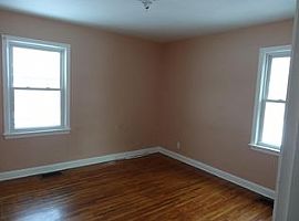  4911 Lagoona Dr, Louisville, Ky 40219 4 Beds 1 Bath 1,219 Sqft in Louisville, KY (Photo 3 of 4)