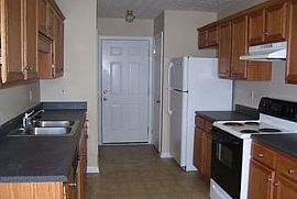  124 Clover Ct, Radcliff, Ky 40160 3 Beds 2 Baths 1,200 Sqft in Radcliff, KY (Photo 2 of 4)