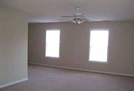  124 Clover Ct, Radcliff, Ky 40160 3 Beds 2 Baths 1,200 Sqft in Radcliff, KY (Photo 4 of 4)