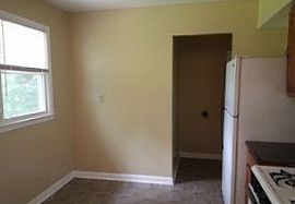 4616 E Indian Trl, Louisville, Ky 40213 3 Beds 1 Bath 800 Sqft in Louisville, KY (Photo 8 of 9)