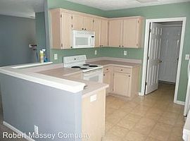  9605 Arrowridge Dr, Louisville, Ky 40229 3 Beds 2.5 Baths 1,78 in Louisville, KY (Photo 2 of 7)