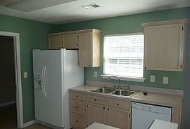  9605 Arrowridge Dr, Louisville, Ky 40229 3 Beds 2.5 Baths 1,78 in Louisville, KY (Photo 5 of 7)