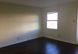  4616 E Indian Trl, Louisville, Ky 40213 3 Beds 1 Bath 800 Sqft in Louisville, KY (Photo 2 of 8)