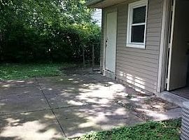  4616 E Indian Trl, Louisville, Ky 40213 3 Beds 1 Bath 800 Sqft in Louisville, KY (Photo 6 of 8)